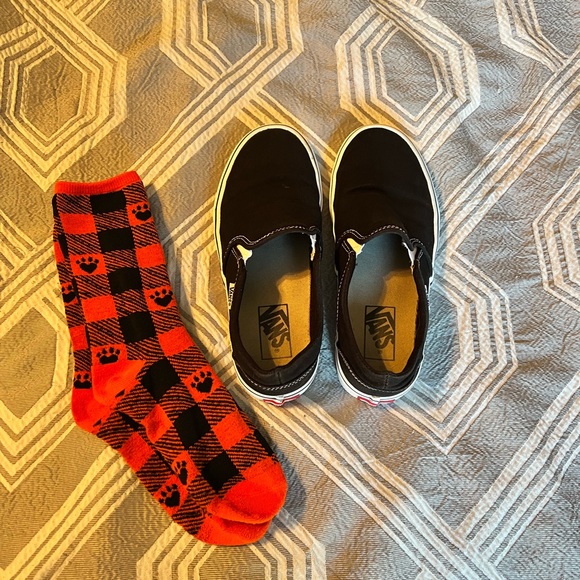 🌻Black and white slip on vans! - Picture 2 of 5